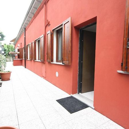 B&B Black&White And Apartments Cantu Bagian luar foto
