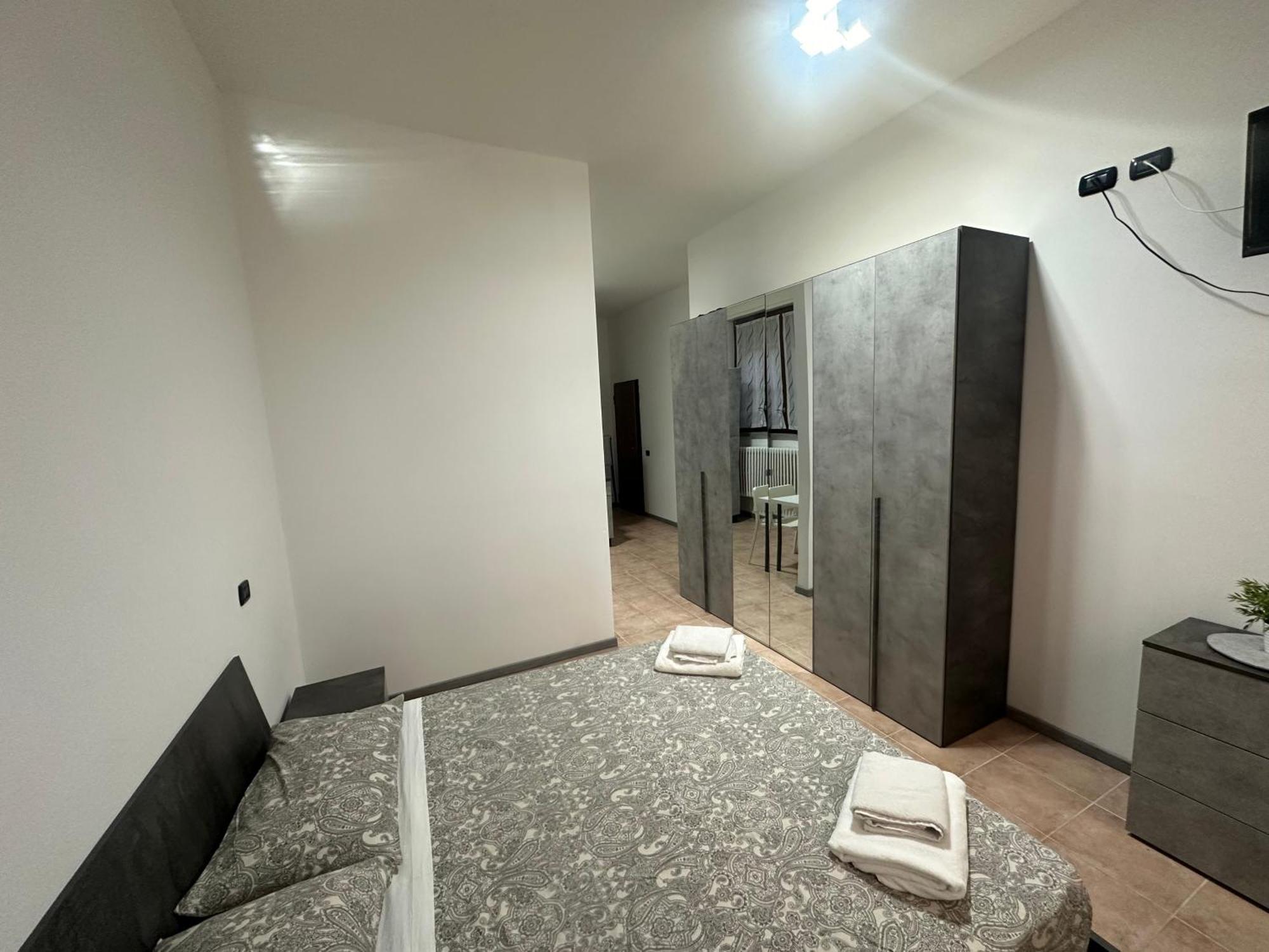 B&B Black&White And Apartments Cantu Bagian luar foto