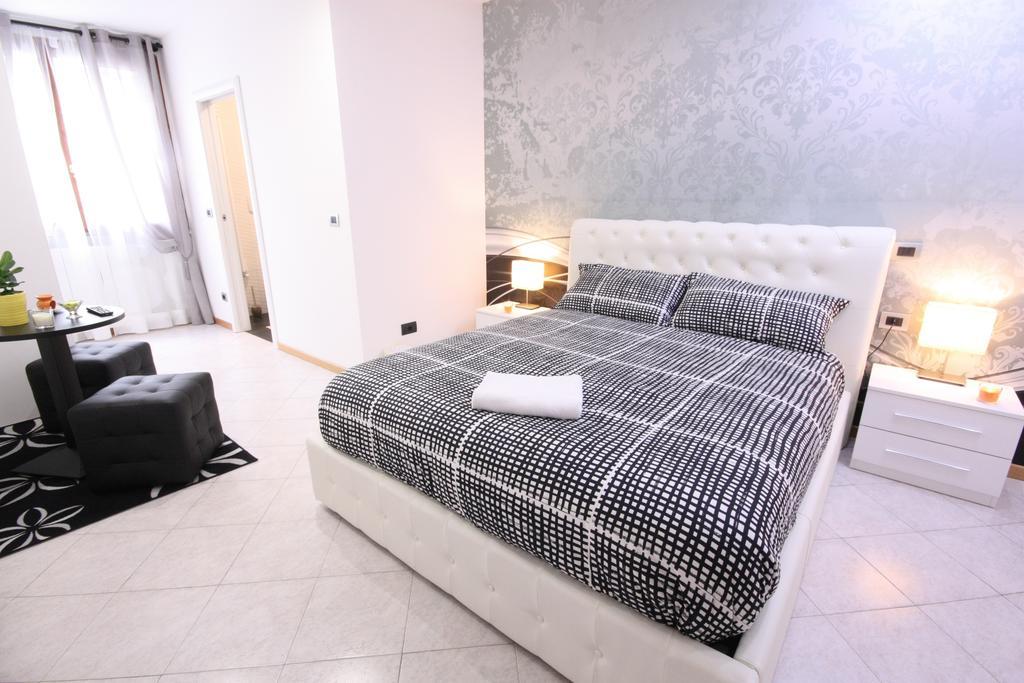 B&B Black&White And Apartments Cantu Ruang foto