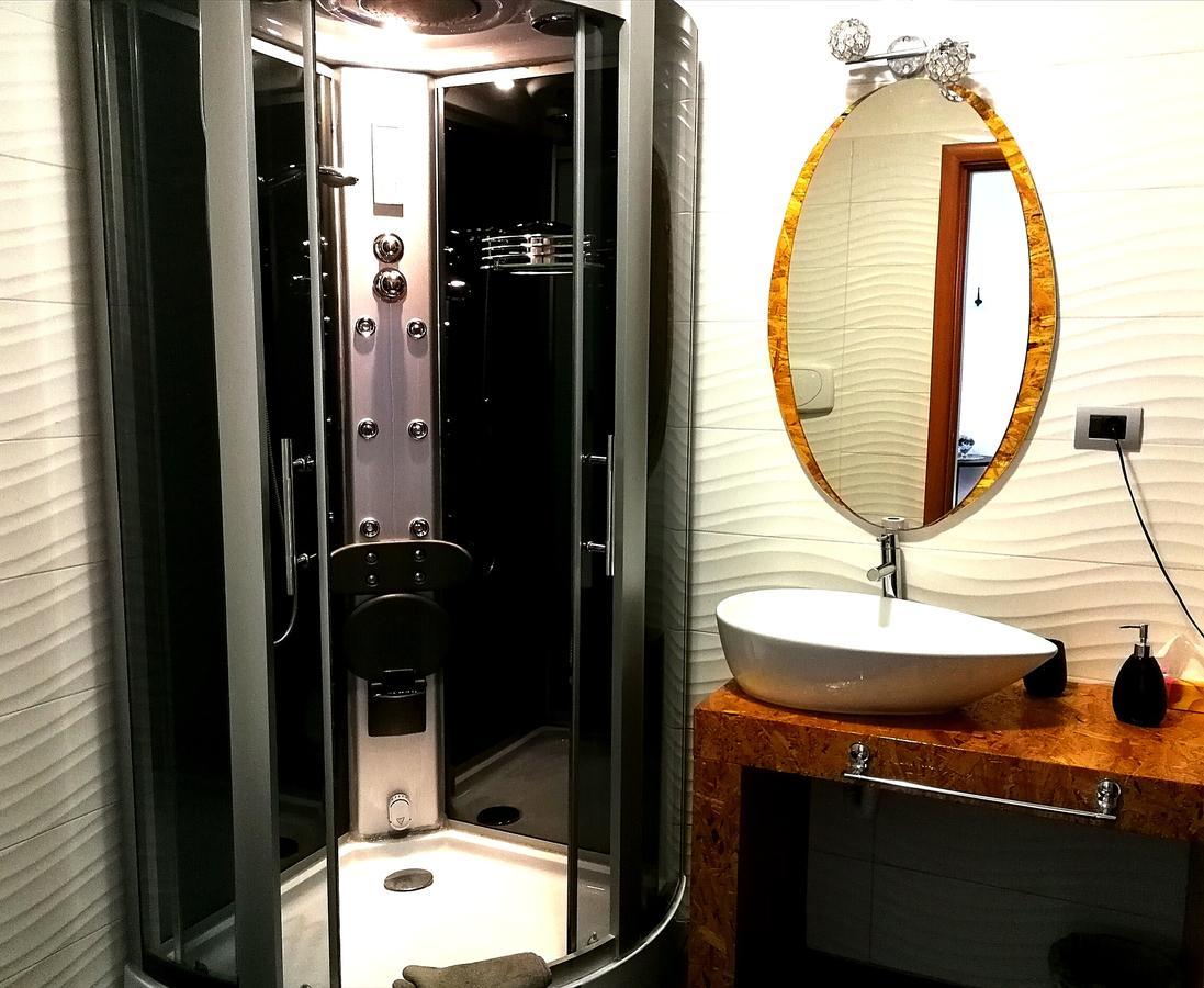 B&B Black&White And Apartments Cantu Bagian luar foto